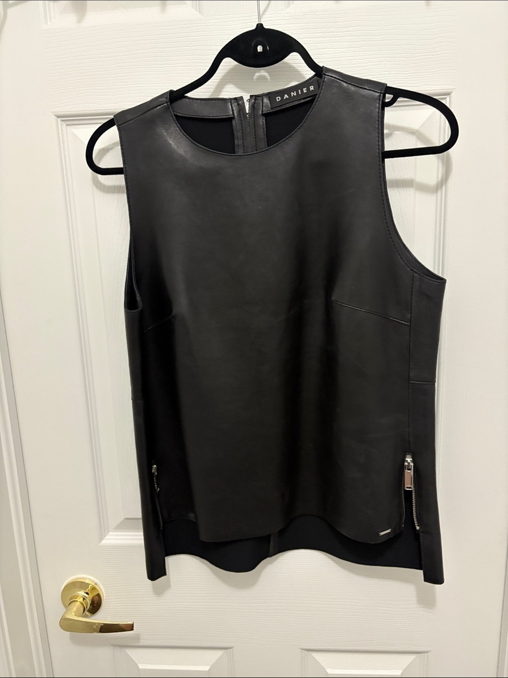 Danier Black Leather Zip-Accent Sleeveless Top Women's Small